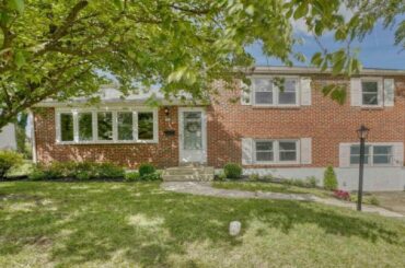 30 TENBURY ROAD, LUTHERVILLE TIMONIUM, MD Presented by Debbie Bullinger.