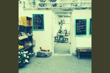 Quiet Ambiance for French Restaurants