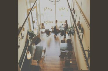 Bright Backdrops for French Restaurants