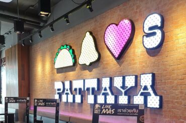 Fine dining in Pattaya,  we try out the new Taco Bell....