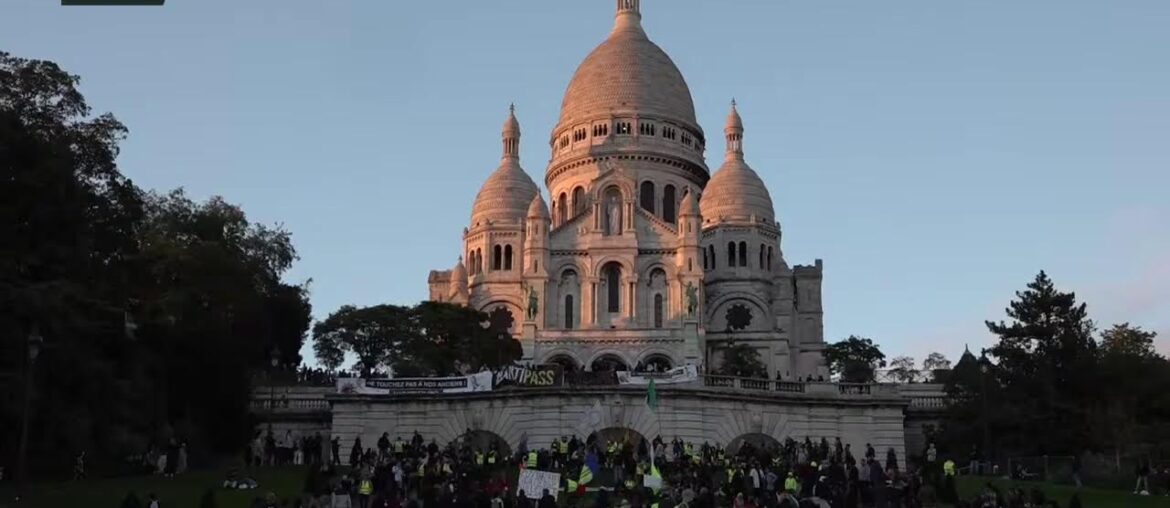 LIVE: Yellow vests gather for new round of anti-govt protests in Paris