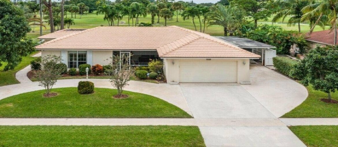 3139 Medinah Circle W, Lake Worth, FL Presented by Brett Colby Group.