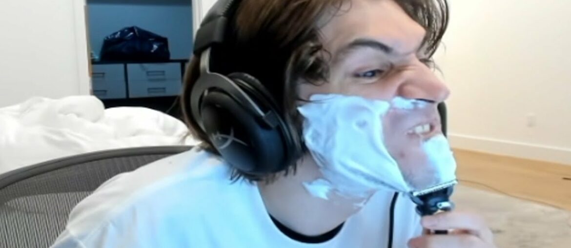 xQc randomly starts shaving on stream again...