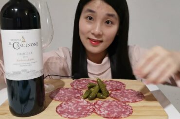 French sausage with sour mini cucumber, it's time to enjoy your wine!
