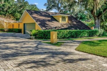 1611 GRANDVIEW BOULEVARD, KISSIMMEE, FL Presented by Manny Barrios.