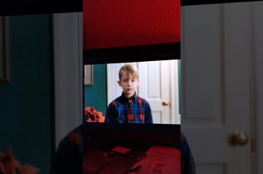 Thomas Murphy watches Home Alone and how do you say thank you in French? Kia soul not in the film.