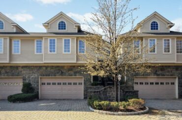 18 Kensington Court | Tenafly, NJ | The Kolsky Team | Michele Kolsky | Kolsky | Victoria Square