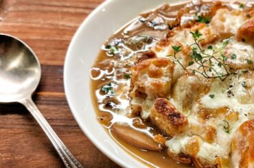 How to Make French Onion and Mushroom Soup with Cheese and Croutons