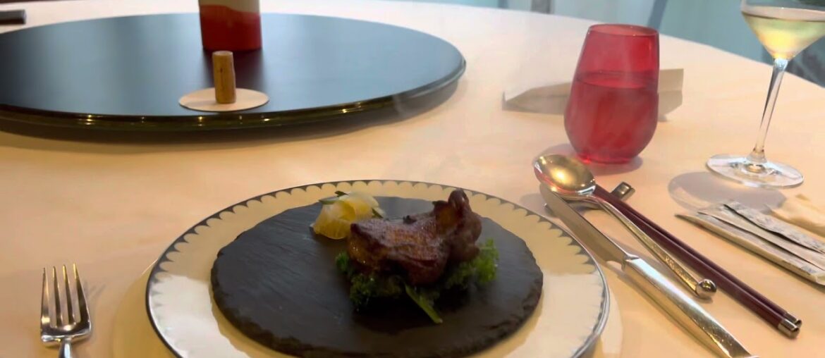 Tong Le Private Dining @ OUE Tower : Tea-smoked French Squab