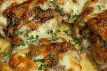 FULL RECIPE | FRENCH ONION CHICKEN THIGH SKILLET