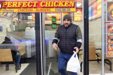 THE WORST CHICKEN BURGER WE HAVE EVER TRIED | PERFECT CHICKEN | THE FOOD TROLL