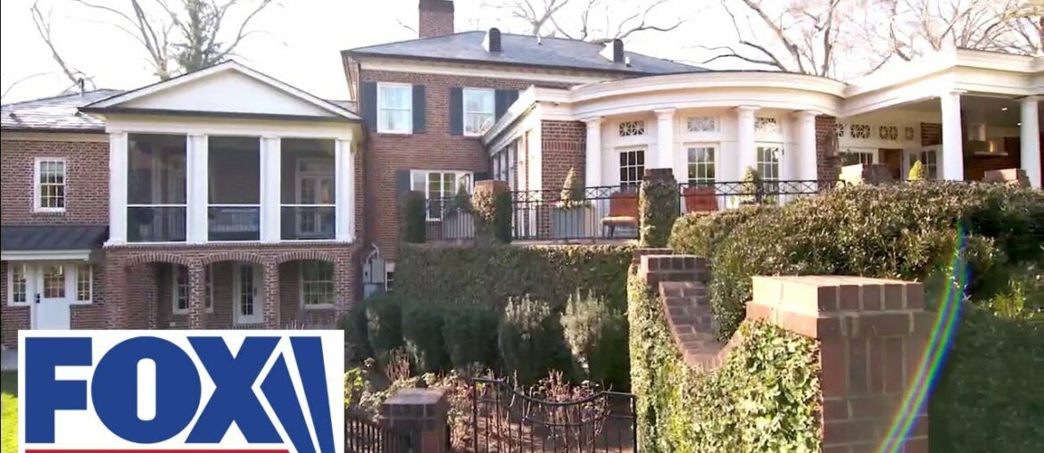 Kacie McDonell explores a beautiful Georgian colonial home in Charlotte, NC Kacie McDonell explores a beautiful Georgian colonial home in Charlotte, NC