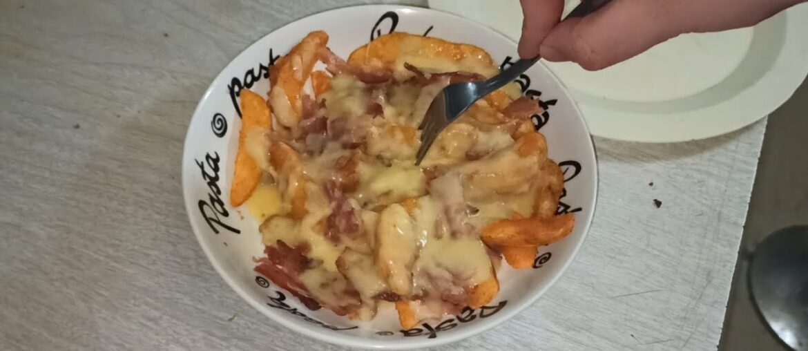 French Fries With Cheese Sauce French Fries With Cheese Sauce