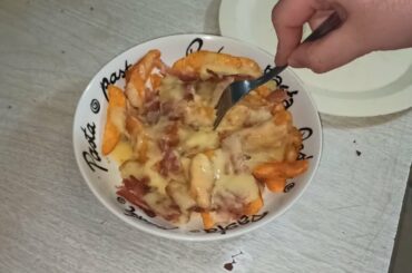 French Fries With Cheese Sauce