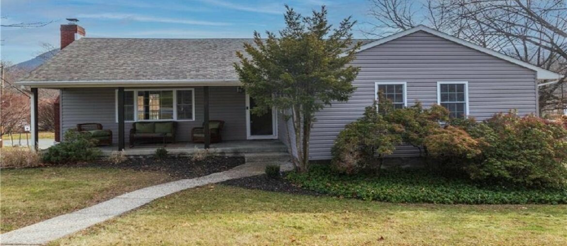 8 Meadow Avenue, Cornwall On Hudson, NY Presented by Brenda Guttenberg. 8 Meadow Avenue, Cornwall On Hudson, NY Presented by Brenda Guttenberg.