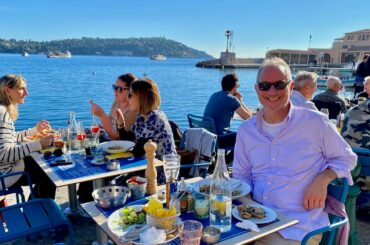 Choosing a restaurant in Villefranche-sur-Mer, French Riviera. Go with our gut or follow reviews?