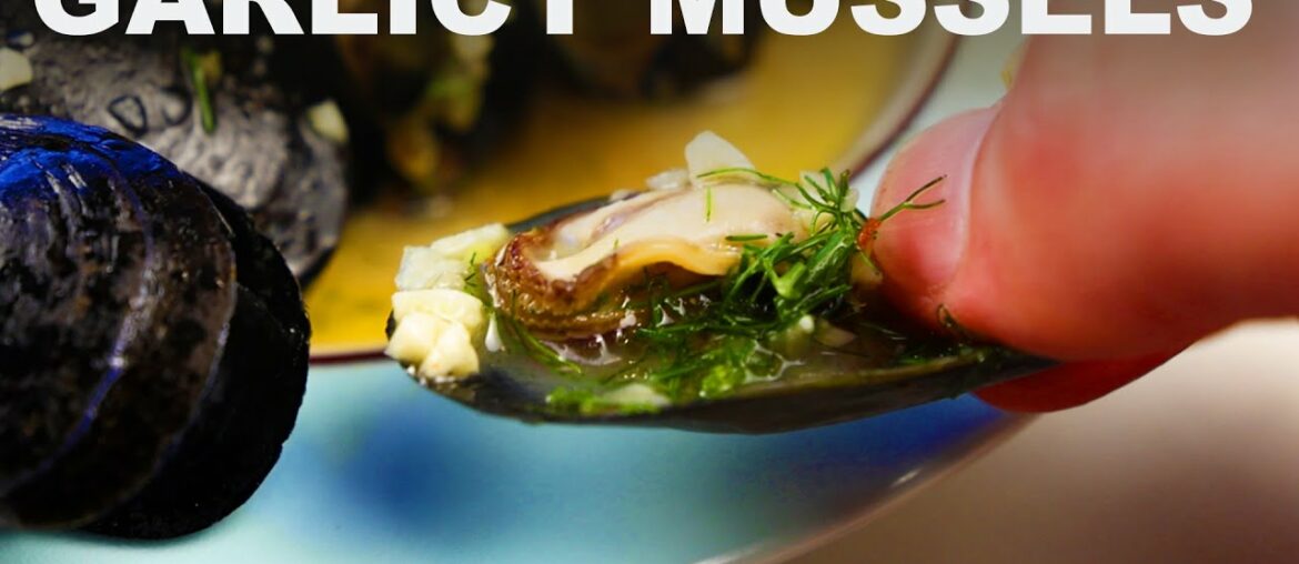 Mussels with garlic white wine broth