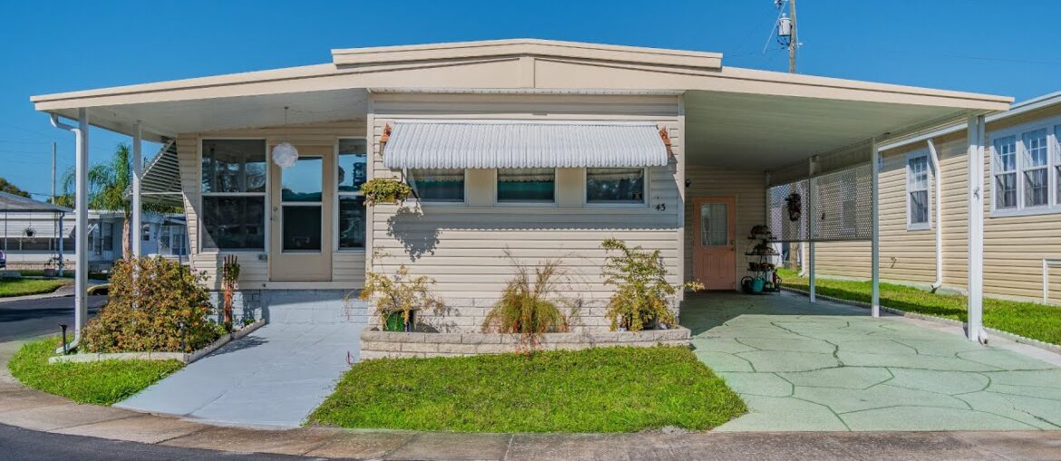 Remodeled Home in Dunedin Florida With Tons of Updates & Low Monthly HOA