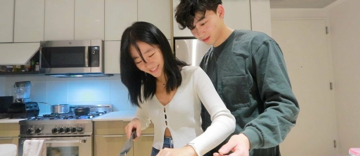 Making a Korean Recipe but I instruct ONLY in Korean to My Friend Making a Korean Recipe but I instruct ONLY in Korean to My Friend