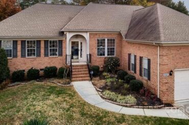 9723 Cockerham Lane, Huntersville, NC Presented by Brigitte Perry.