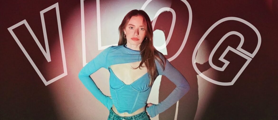 FIRST VLOG OF 2022 | HAIR EXTENSIONS, TORONTO PHOTOSHOOT, WINE AND SNACKS.