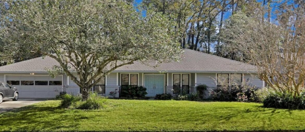 3139 MISTY CREEK LN, JACKSONVILLE, FL Presented by Linda Dolan.