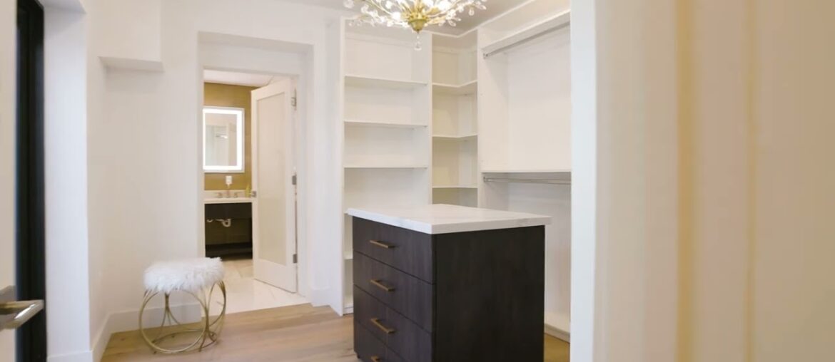 Casa Blanca @ 1425 Sw 11th Terrace, Shenandoah | 3 Bed, 3 Bath, SLFA 2001 + 420 SFLA Casita Casa Blanca @ 1425 Sw 11th Terrace, Shenandoah | 3 Bed, 3 Bath, SLFA 2001 + 420 SFLA Casita