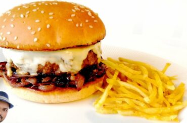 French Onion Soup Burger with Gruyere Cheese | This burger is tastes a lot like French onion soup