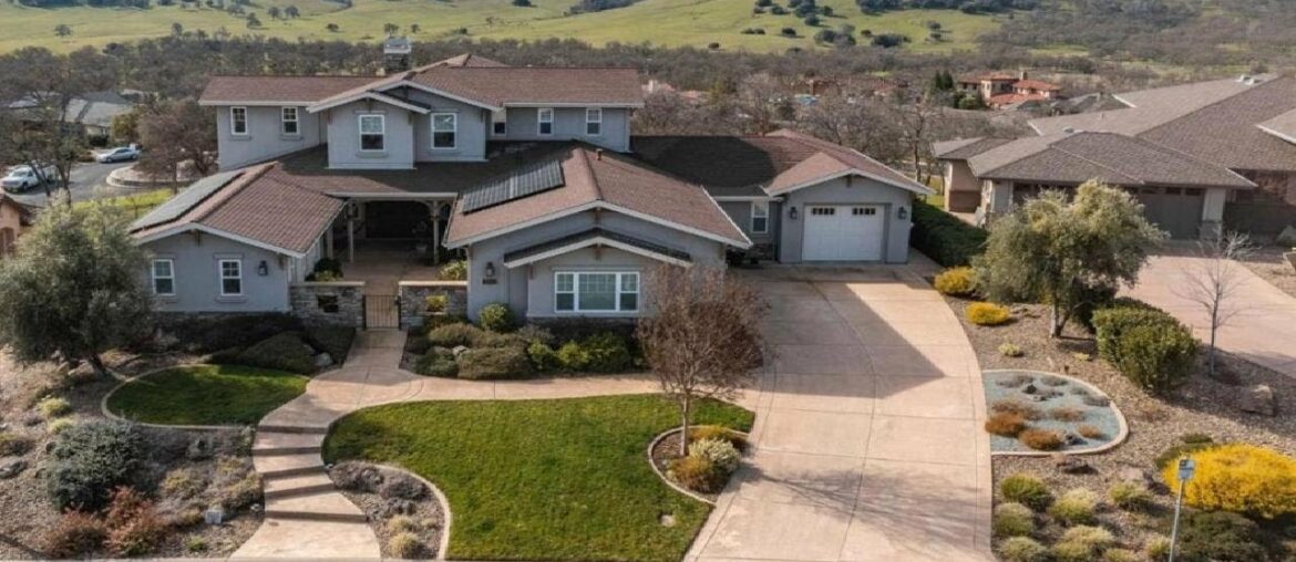 133 Vista Knolls, Copperopolis, CA Presented by Smith Home Team. 133 Vista Knolls, Copperopolis, CA Presented by Smith Home Team.