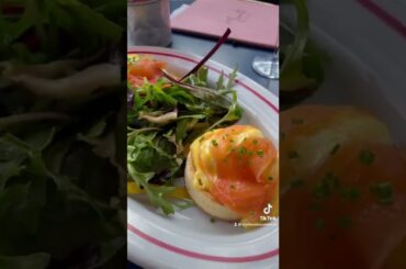 One of the most viral restaurants in Paris is called “La Favourite” Saint Paul, located in Le Marais