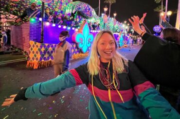 Universal Studios MARDI GRAS 2022! NEW Food, BUBBLE WAFFLES, New Parade Floats, Tribute Store & More