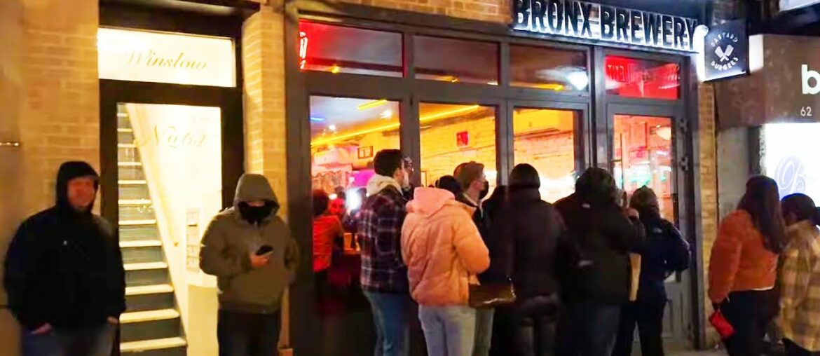 NYC LIVE Exploring Manhattan on a Cold Saturday Night (February 5, 2022)