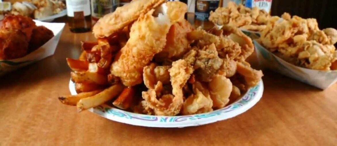 The Clam Box – Quincy, MA (Phantom Gourmet) The Clam Box - Quincy, MA (Phantom Gourmet)