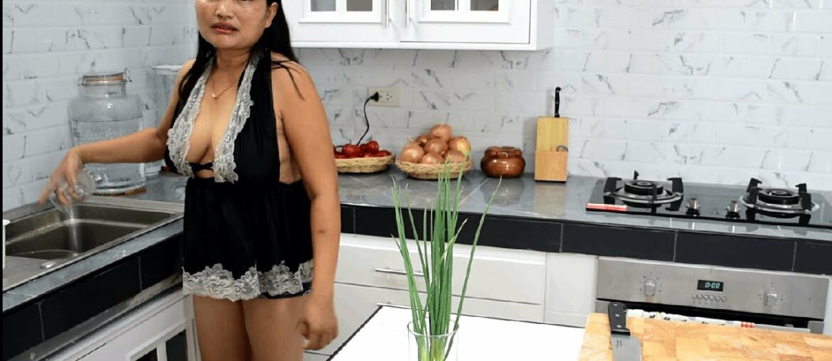 Best tasting Steamed Mussels with Red Wine, I feel like a French Maid in my sexy Lingerie  [NOBRA]