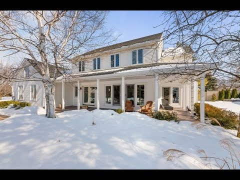 FOR SALE: 32 McNab Drive, Grimsby, ON. FOR SALE: 32 McNab Drive, Grimsby, ON.