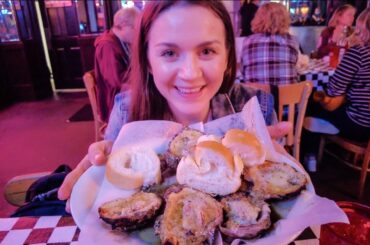 NEW ORLEANS FOOD TOUR!! | ICONIC RESTAURANTS in the FRENCH QUARTER!