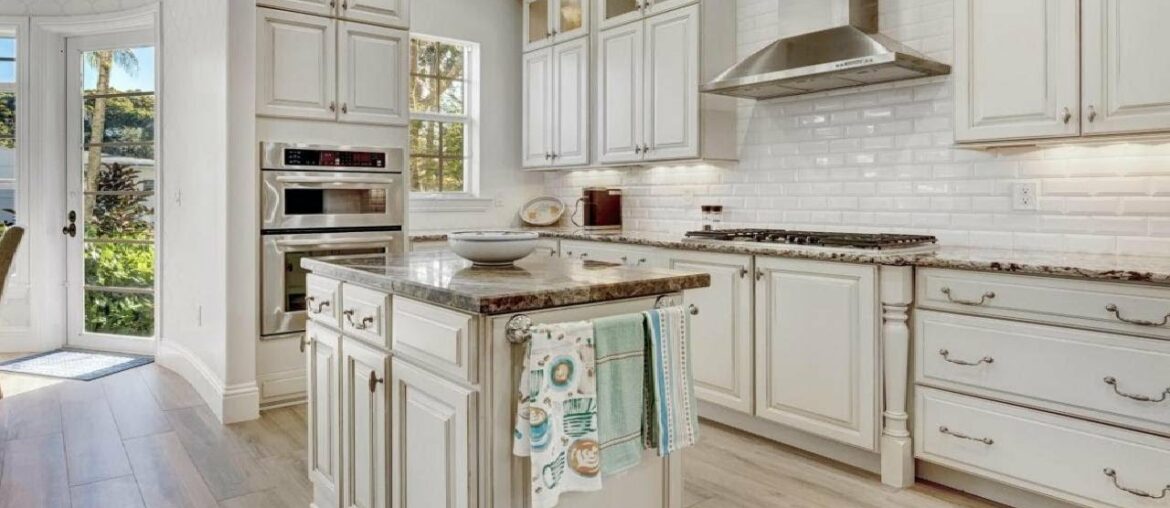 1401 SW 18th, Fort Lauderdale, FL Presented by Lisa Mack. 1401 SW 18th, Fort Lauderdale, FL Presented by Lisa Mack.