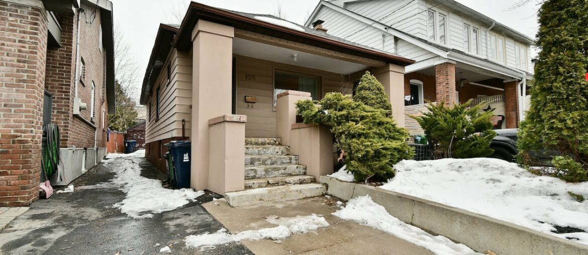 102 Queensdale Avenue, Toronto – Open House Video Tour 102 Queensdale Avenue, Toronto - Open House Video Tour