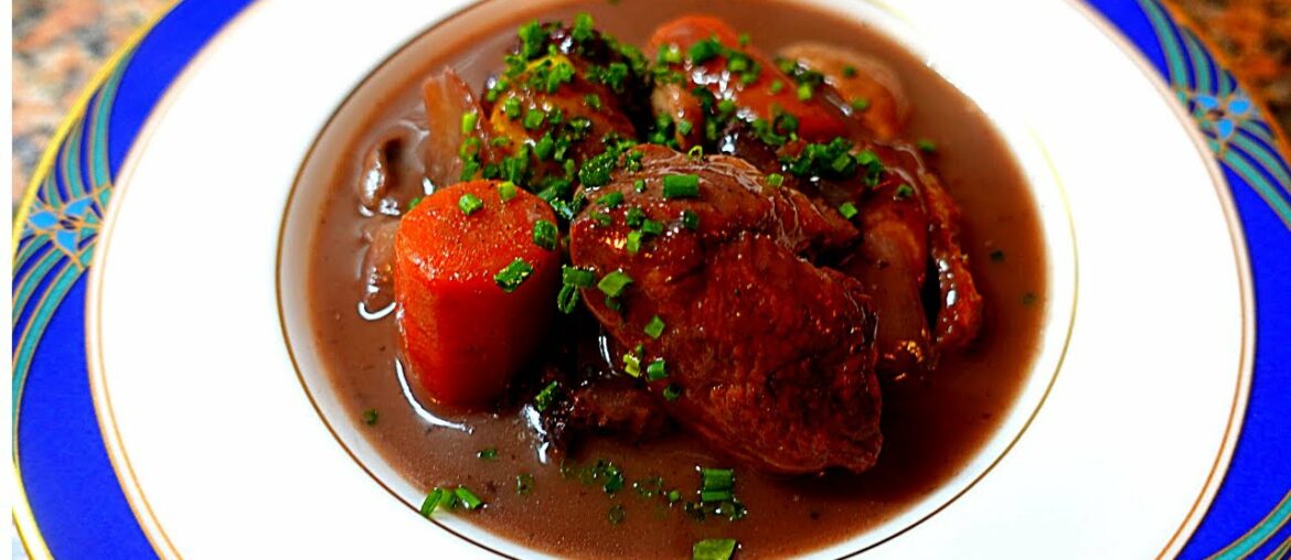 Coq Au Vin! Simple, Rustic & Delicious.     #chicken #chickenrecipes #french #frenchfood
