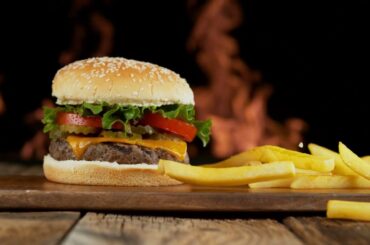 HAMBURGER FIRE MEAT FRENCH FRIES 4K