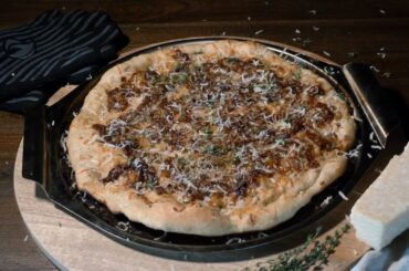 The BEST Vegetarian French Onion Pizza Recipe