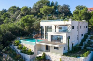 Contemporary Property On The Market in Villefranche-sur-Mer France