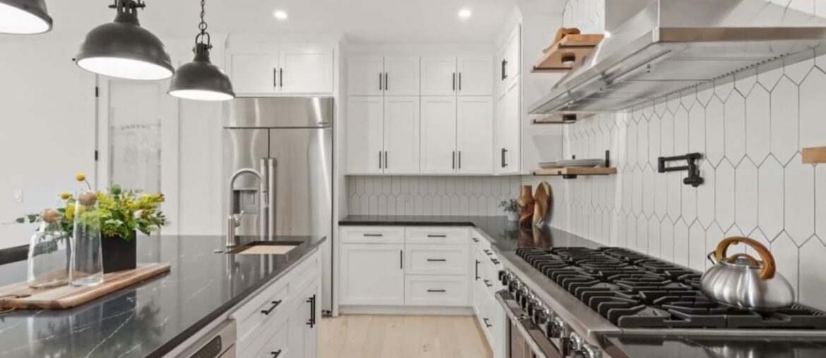 1637 Greenwood Avenue 1637 Greenwood Avenue