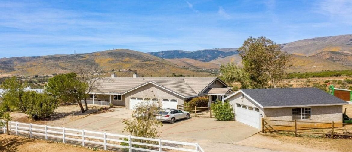 8001 Clayvale Road, Agua Dulce, CA Presented by Marilyn Garner. 8001 Clayvale Road, Agua Dulce, CA Presented by Marilyn Garner.