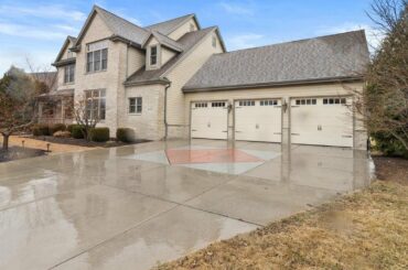1619 Moccasin Trail, Waukesha, WI