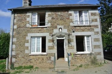 #Suzanne in France - SIF - 001521 - Detached  house to renovate with over 3 acres and outbuildings