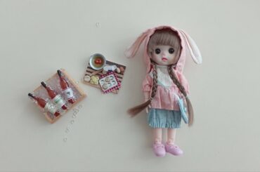 Unboxing: dumplings and wine for little dolls