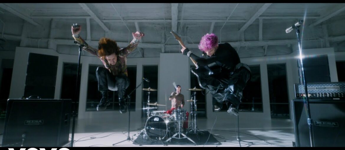 Machine Gun Kelly – maybe feat. Bring Me The Horizon (Official Music Video) Machine Gun Kelly - maybe feat. Bring Me The Horizon (Official Music Video)