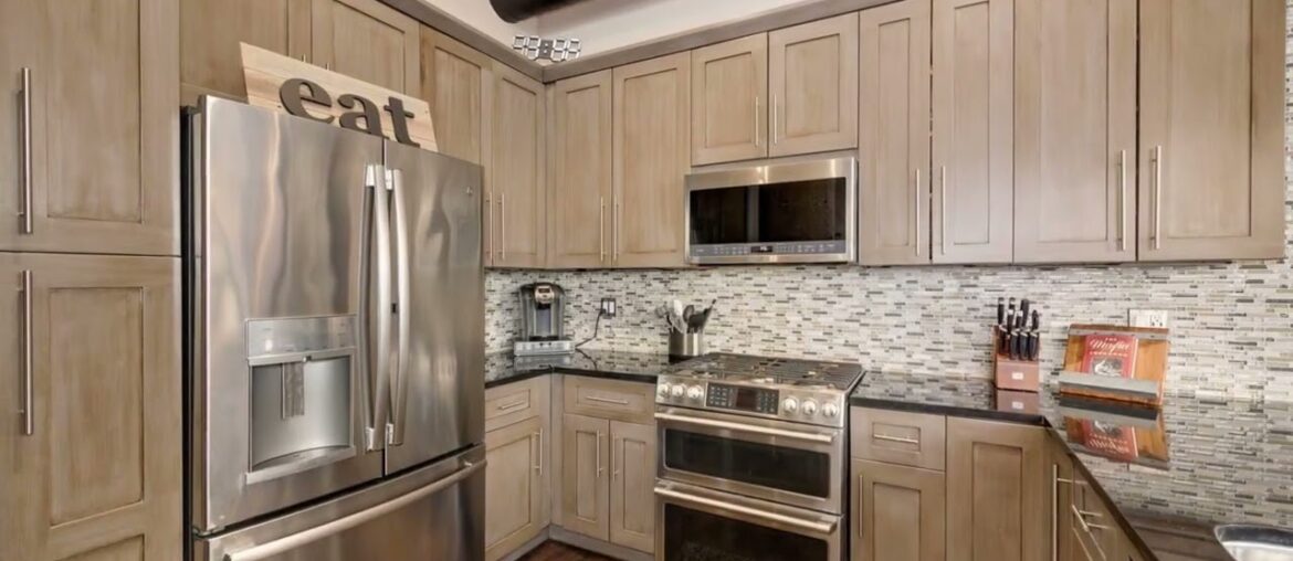 17 North Loomis Street, Unit 1F