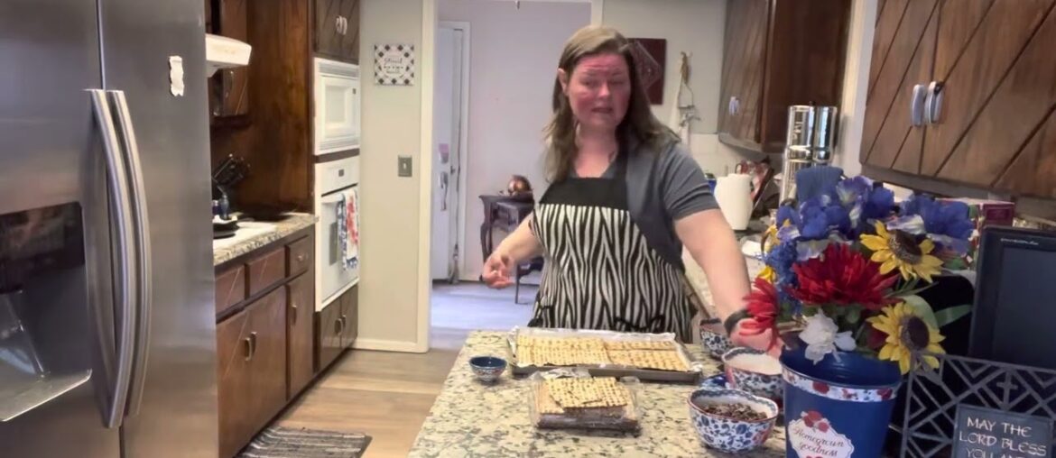 MATZAH CRACK! It’s what we’ve all been waiting to enjoy! SPRING FEASTIVALS MATZAH CRACK! It’s what we’ve all been waiting to enjoy! SPRING FEASTIVALS